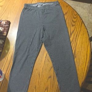 Old navy capri leggings black and grey hounds tooth print